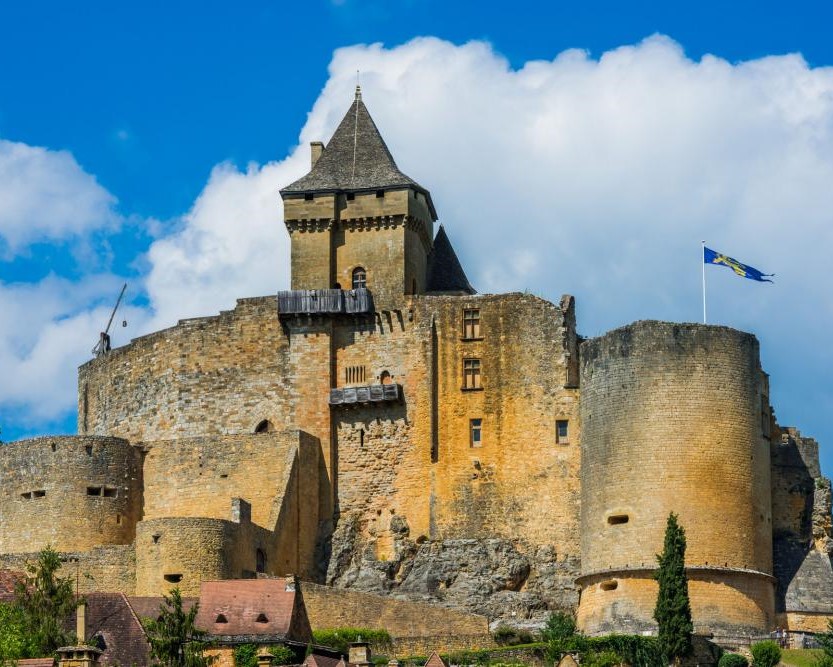 Village fort et château de Castelnaud-la-Chapelle au-dessus de la Dordogne
